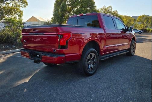 2022 Ford F-150 Lightning LARIAT