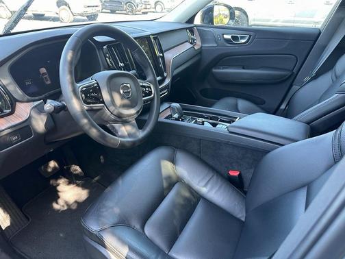 2024 Volvo XC60 B5 Plus Dark Theme