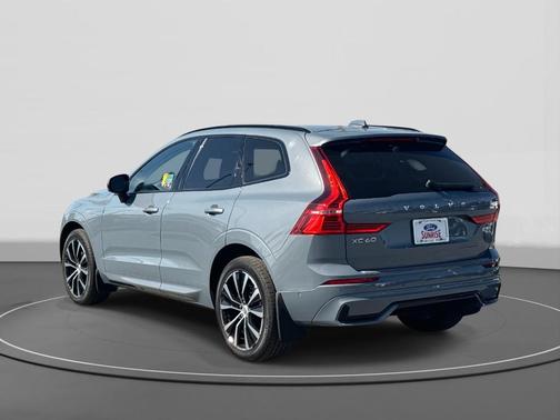2024 Volvo XC60 B5 Plus Dark Theme