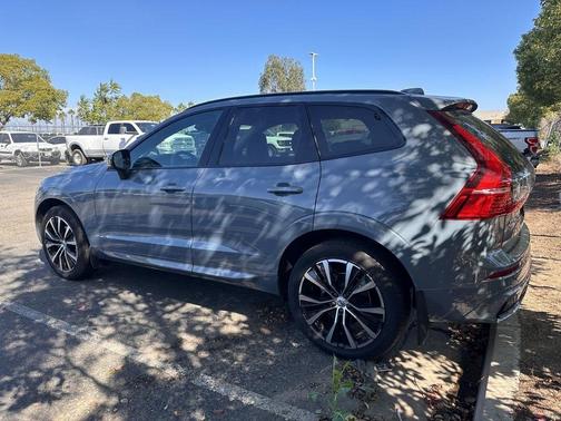 2024 Volvo XC60 B5 Plus Dark Theme
