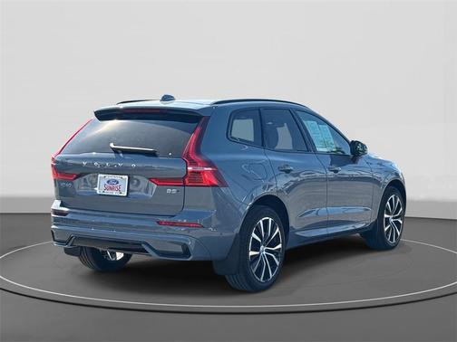 2024 Volvo XC60 B5 Plus Dark Theme