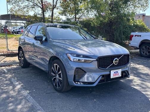 2024 Volvo XC60 B5 Plus Dark Theme