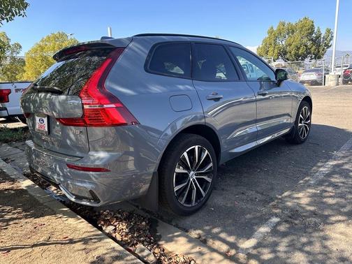 2024 Volvo XC60 B5 Plus Dark Theme