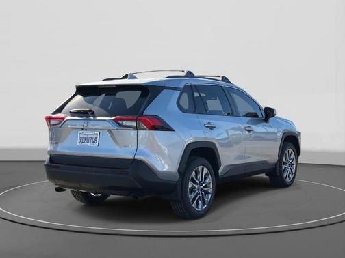 2022 Toyota RAV4 XLE Premium