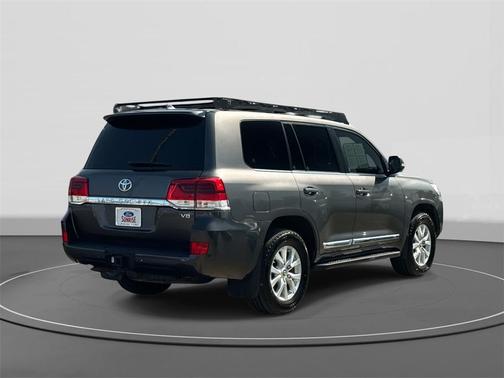 2017 Toyota Land Cruiser V8
