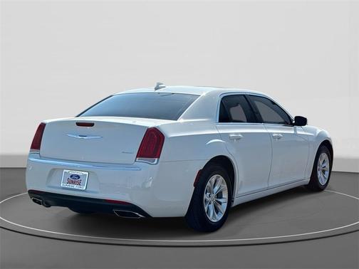 2023 Chrysler 300 Touring