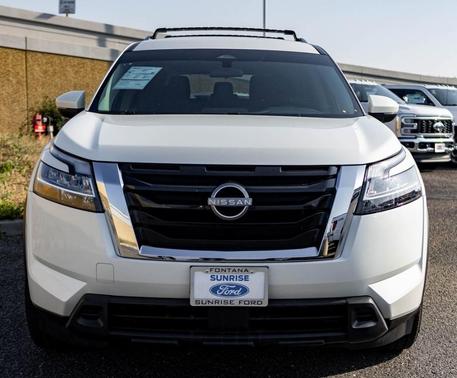 2022 Nissan Pathfinder SV