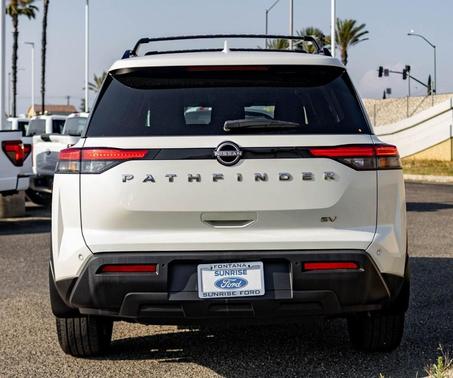 2022 Nissan Pathfinder SV