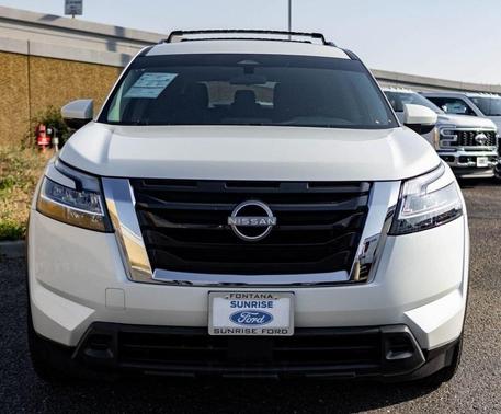 2022 Nissan Pathfinder SV
