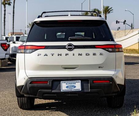 2022 Nissan Pathfinder SV