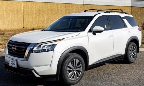 2022 Nissan Pathfinder SV