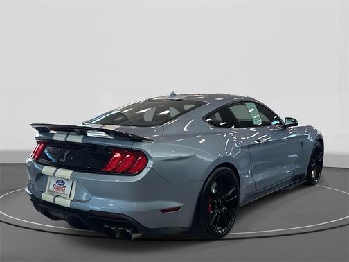 2022 Ford Shelby GT500 Base