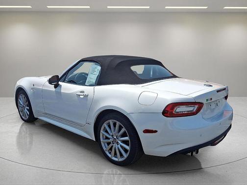 2017 FIAT 124 Spider Lusso