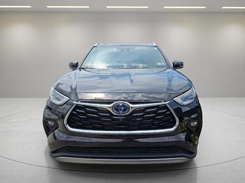 2022 Toyota Highlander Hybrid Platinum