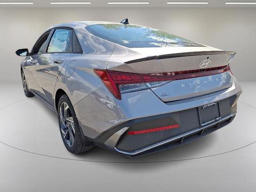 2025 Hyundai ELANTRA HEV SEL Sport