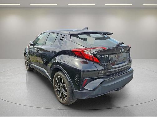 2021 Toyota C-HR XLE