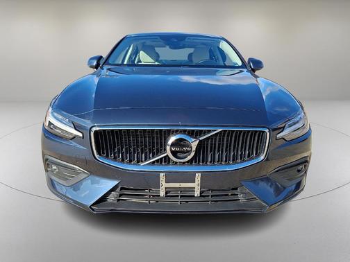 2021 Volvo S60 T6 Momentum