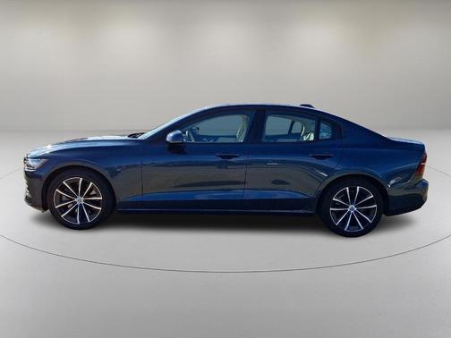 2021 Volvo S60 T6 Momentum