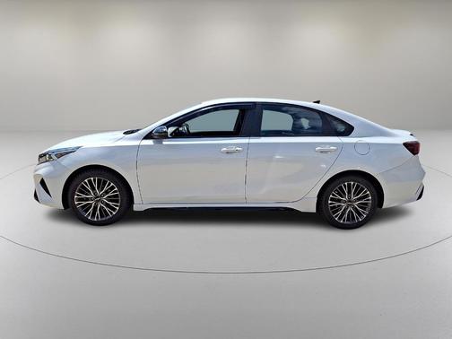Snow White Pearl 2022 Kia Forte GT-Line