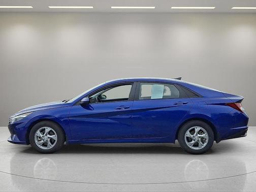2022 Hyundai ELANTRA SE