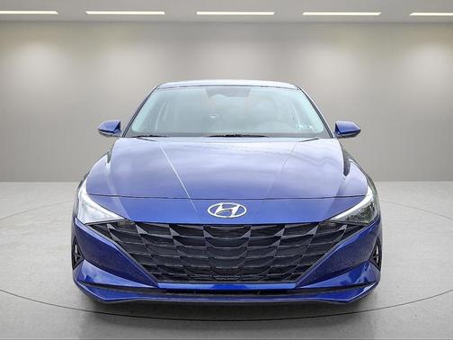 2022 Hyundai ELANTRA SE
