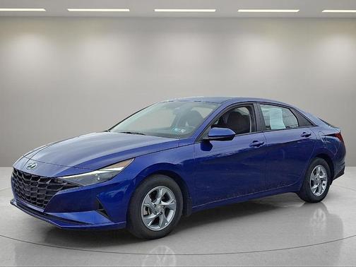 2022 Hyundai ELANTRA SE