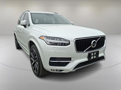 2018 Volvo XC90 T6 Momentum