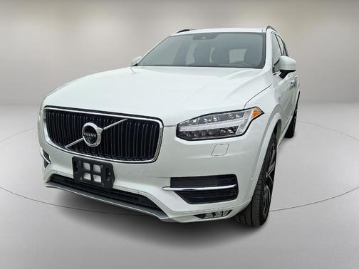 2018 Volvo XC90 T6 Momentum