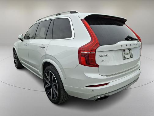 2018 Volvo XC90 T6 Momentum