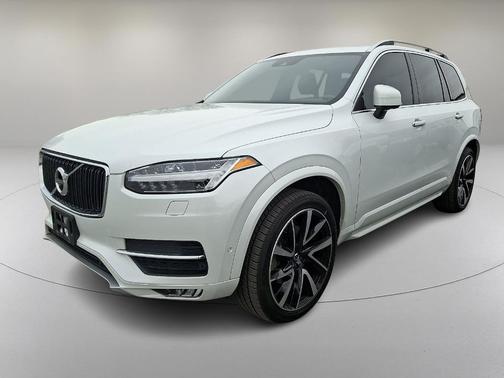 2018 Volvo XC90 T6 Momentum