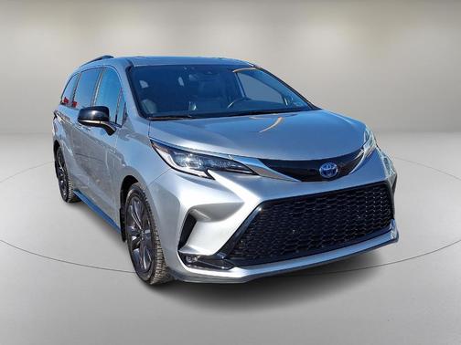 2022 Toyota Sienna XSE 7 Passenger
