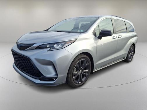 2022 Toyota Sienna XSE 7 Passenger