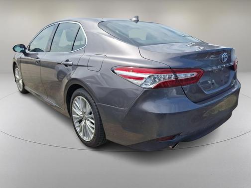 2019 Toyota Camry Hybrid XLE