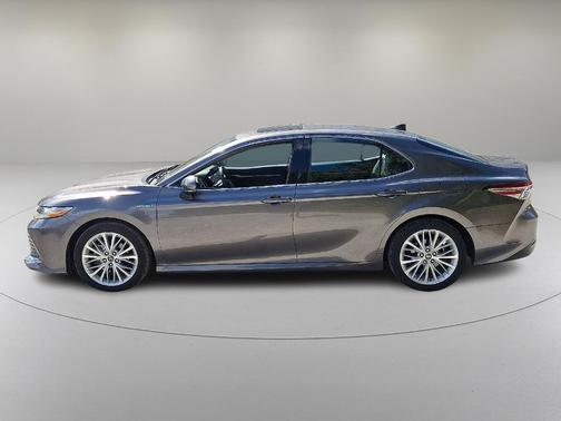 2019 Toyota Camry Hybrid XLE