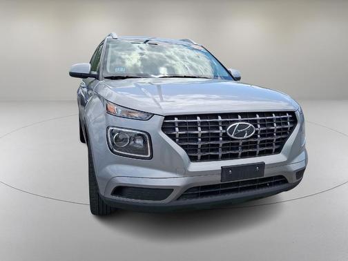 Shimmering Silver 2025 Hyundai VENUE SEL