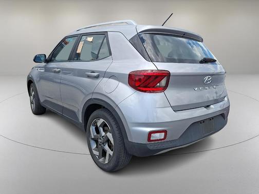Shimmering Silver 2025 Hyundai VENUE SEL