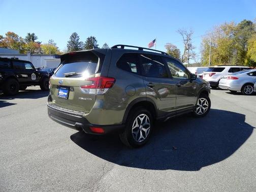 2023 Subaru Forester PREMIUM