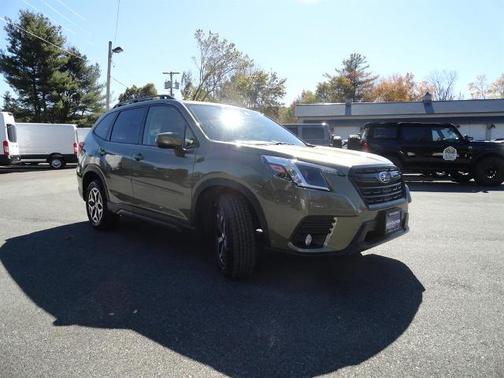 2023 Subaru Forester PREMIUM