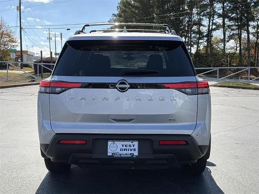 2024 Nissan Pathfinder SV