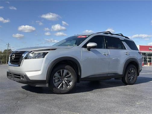 2024 Nissan Pathfinder SV