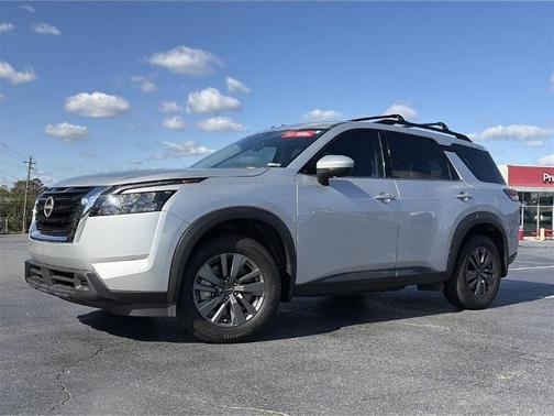 2024 Nissan Pathfinder SV