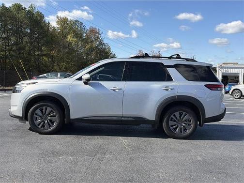 2024 Nissan Pathfinder SV