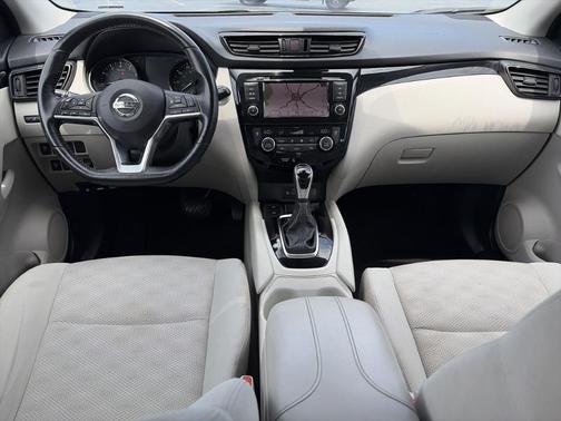 White 2019 Nissan Rogue Sport SV