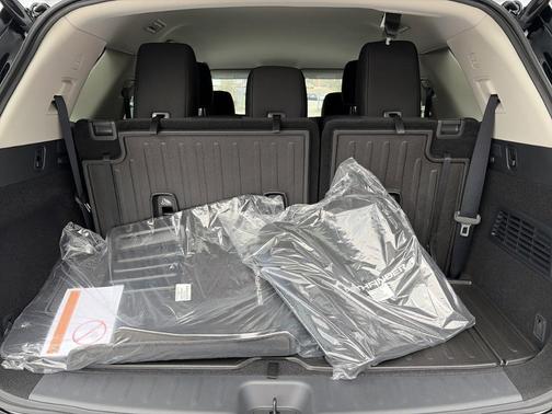 Everest White P 2026 Nissan Pathfinder SV