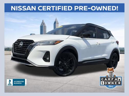 Aspen White / Super Black 2024 Nissan Kicks SR
