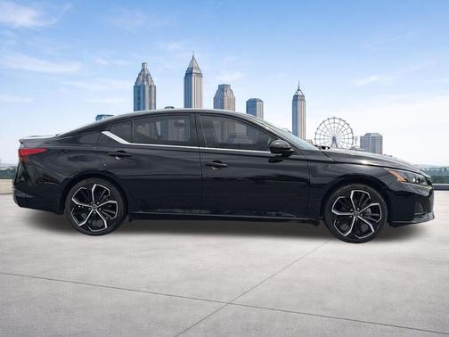 Black 2023 Nissan Altima 2.5 SR