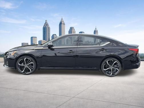 Black 2023 Nissan Altima 2.5 SR