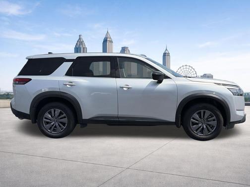 Brilliant Silver Metallic 2025 Nissan Pathfinder S
