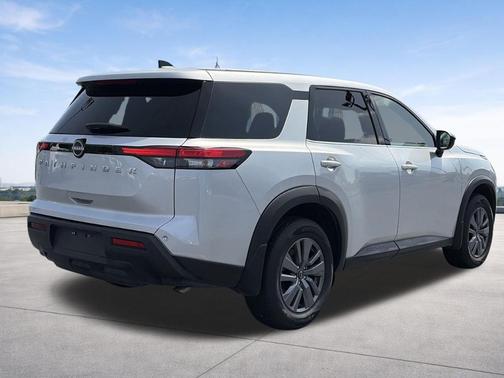 Brilliant Silver Metallic 2025 Nissan Pathfinder S