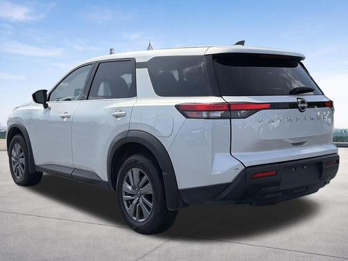 Brilliant Silver Metallic 2025 Nissan Pathfinder S